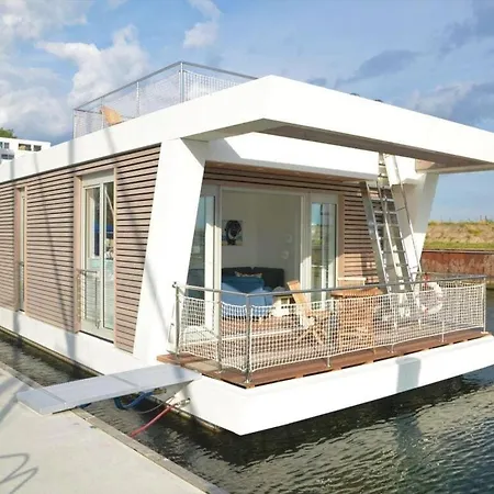 Houseboat Ostseekind *
