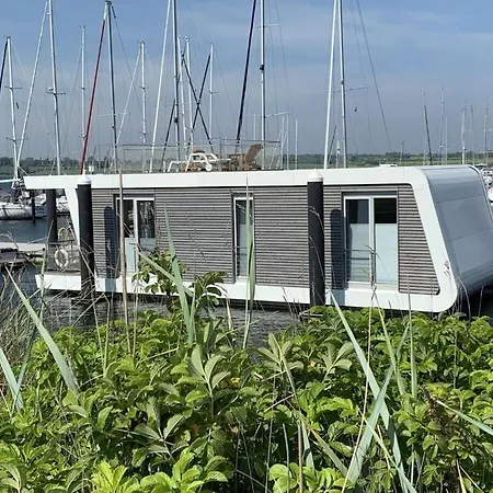 Houseboat Ostseekind Großenbrode